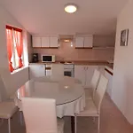Apartamento Family Friendly With A Swimming Pool - 4235