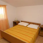 Apartmán Family Friendly With A Swimming Pool - 4235 *