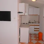 Family Friendly With A Swimming Pool - 4235 Apartmán *