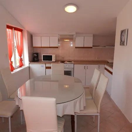 Apartament Family Friendly With A Swimming Pool - 4235