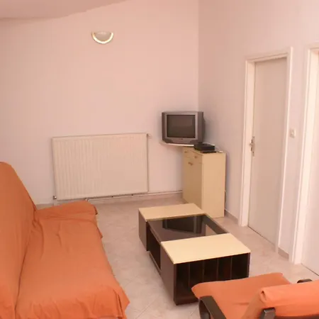 Family Friendly With A Swimming Pool - 4235 Vodice