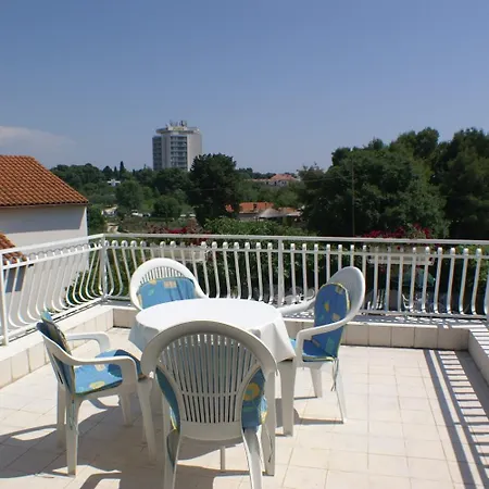 Apartment Family Friendly With A Swimming Pool - 4235 Vodice