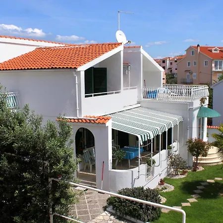 Appartement Family Friendly With A Swimming Pool - 4235