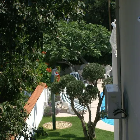 Family Friendly With A Swimming Pool - 4235