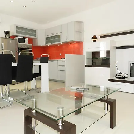 Apartamento Family Friendly With A Swimming Pool - 4235 *