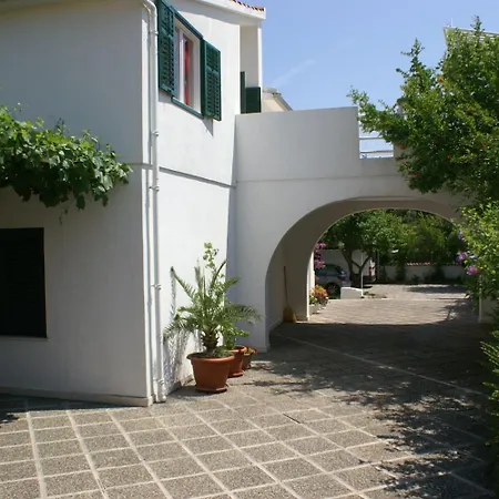 アパート Family Friendly With A Swimming Pool - 4235 *