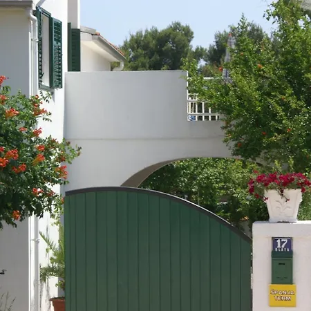 Appartement Family Friendly With A Swimming Pool - 4235 Vodice