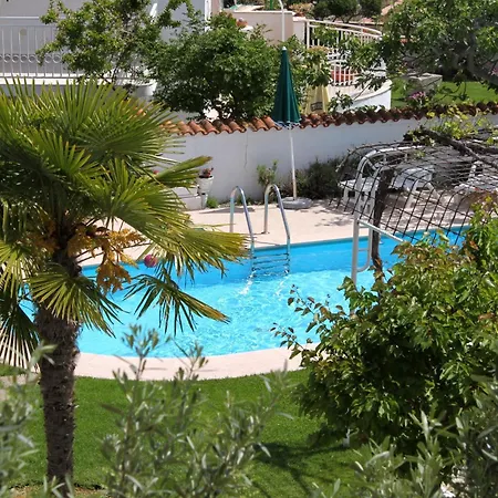 Family Friendly With A Swimming Pool - 4235 Vodice