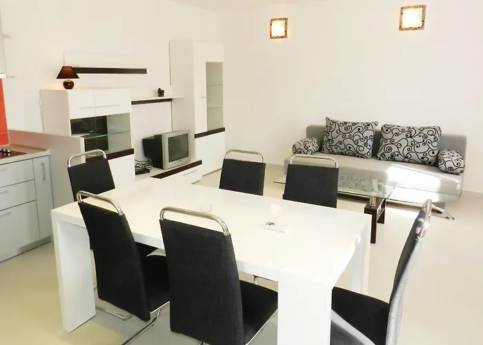 Family Friendly With A Swimming Pool - 4235 *