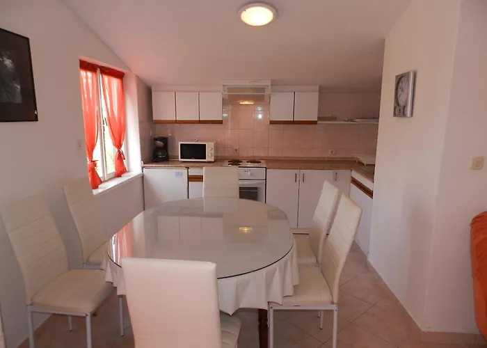 Appartement Family Friendly With A Swimming Pool - 4235