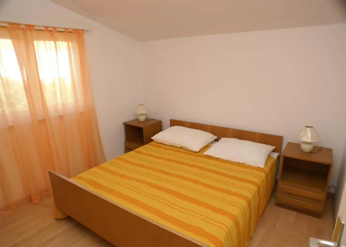 アパート Family Friendly With A Swimming Pool - 4235 *