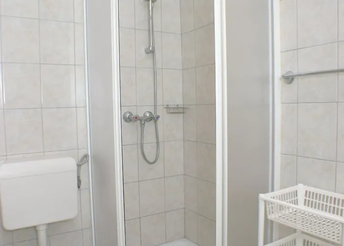 Family Friendly With A Swimming Pool - 4235