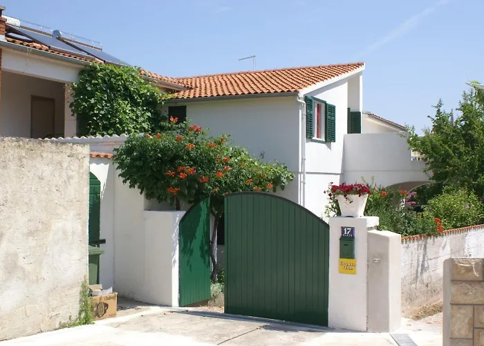 Family Friendly With A Swimming Pool - 4235 Appartement