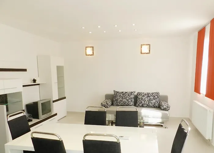 アパート Family Friendly With A Swimming Pool - 4235 *