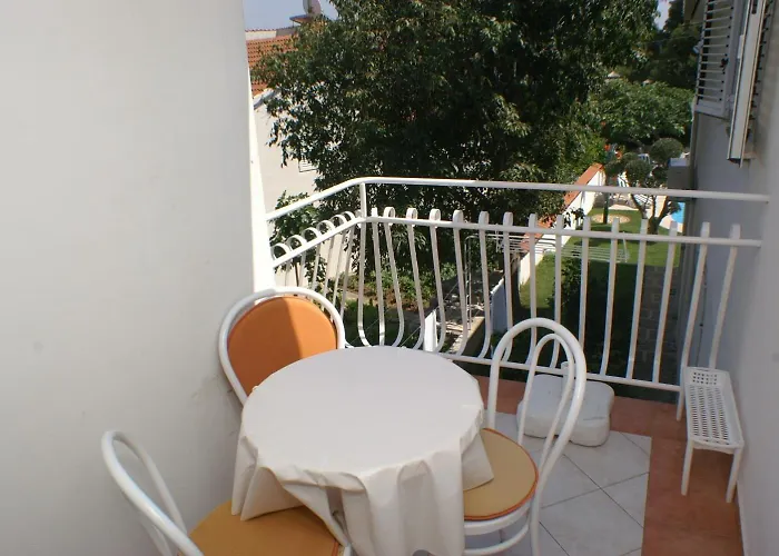 Family Friendly With A Swimming Pool - 4235 アパート *