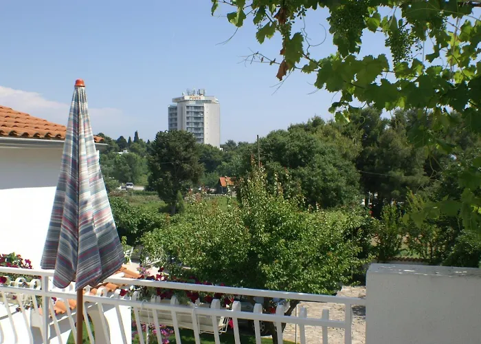 Family Friendly With A Swimming Pool - 4235 * ヴォディツェ