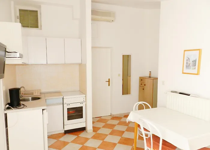 Family Friendly With A Swimming Pool - 4235