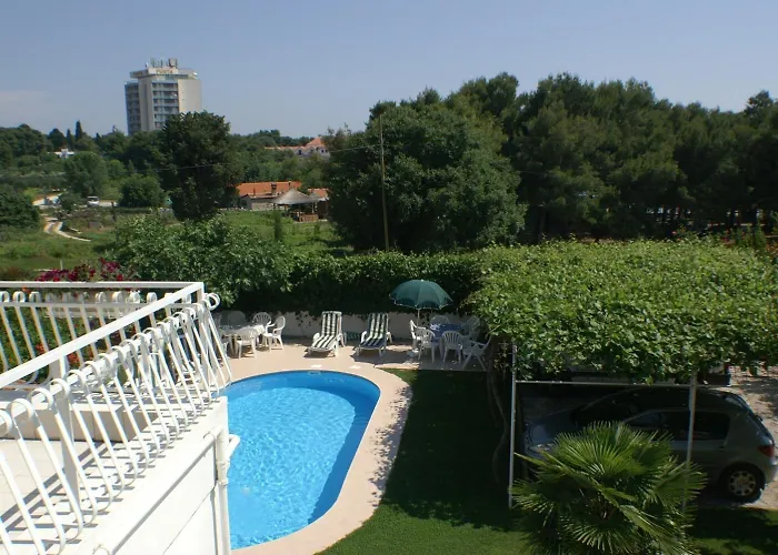 Family Friendly With A Swimming Pool - 4235 * ヴォディツェ