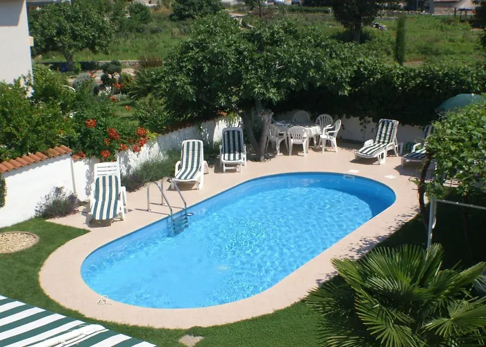 Family Friendly With A Swimming Pool - 4235 アパート *