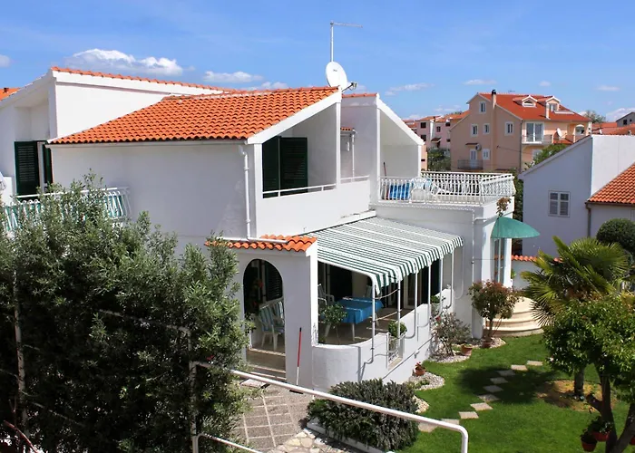 Appartement Family Friendly With A Swimming Pool - 4235