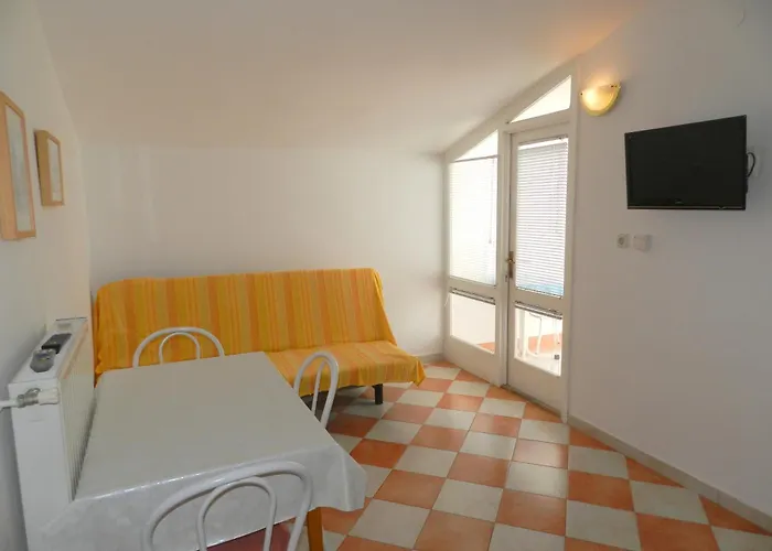 Family Friendly With A Swimming Pool - 4235 アパート ヴォディツェ