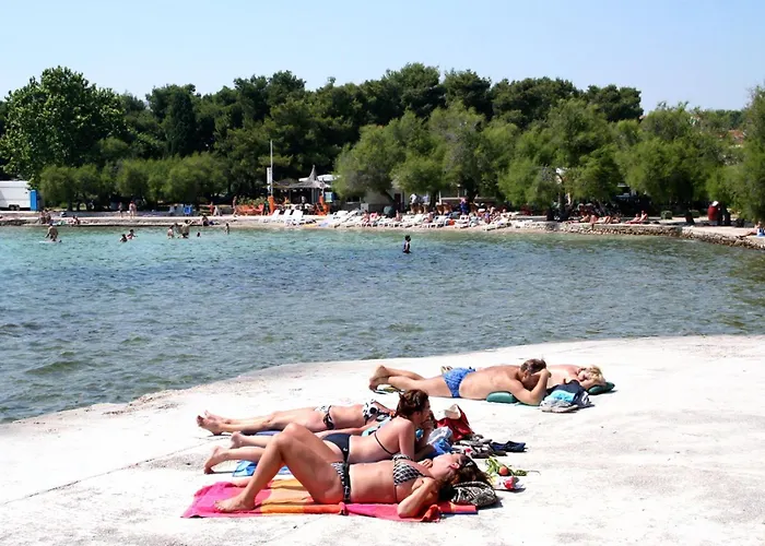 Family Friendly With A Swimming Pool - 4235