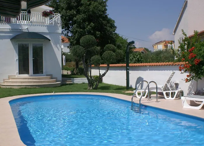 Family Friendly With A Swimming Pool - 4235 Appartement