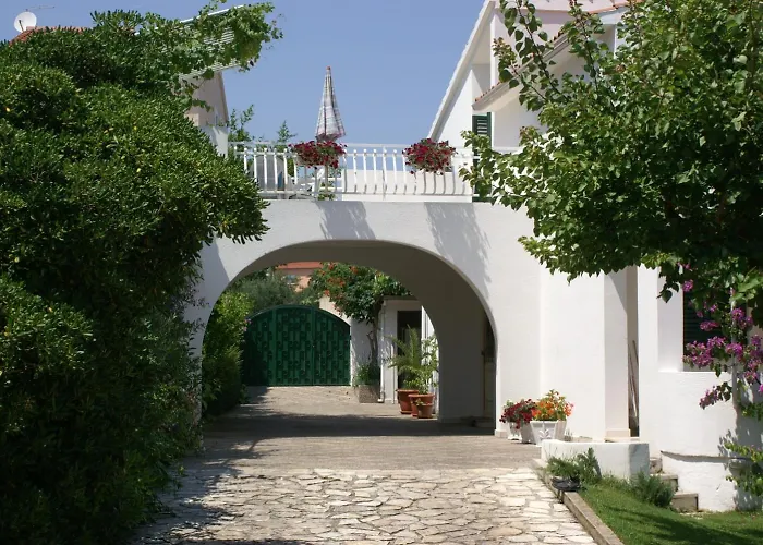 Family Friendly With A Swimming Pool - 4235 Appartement Vodice