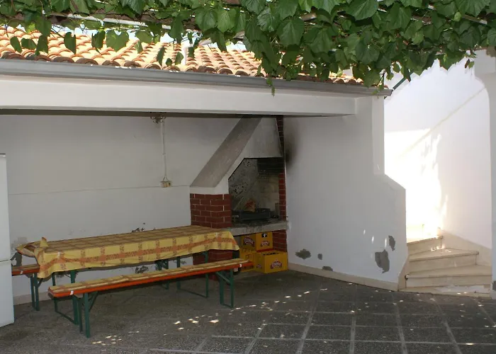 Family Friendly With A Swimming Pool - 4235 Appartement Vodice