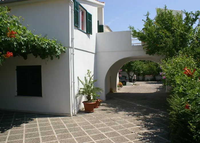 アパート Family Friendly With A Swimming Pool - 4235 *