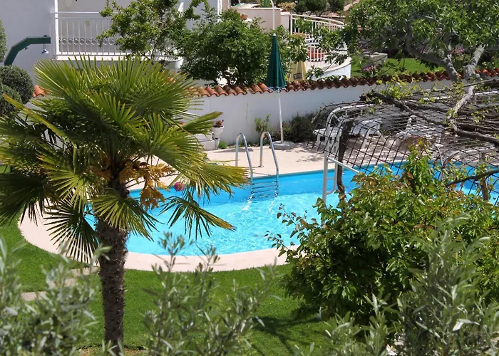 Family Friendly With A Swimming Pool - 4235 ヴォディツェ